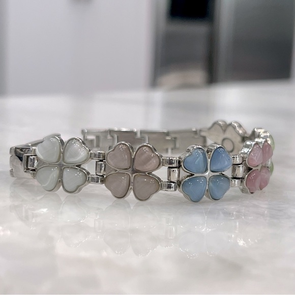 Multicolor Cat’s Eye Floral Magnetic Silver Bracelet - Picture 3 of 10